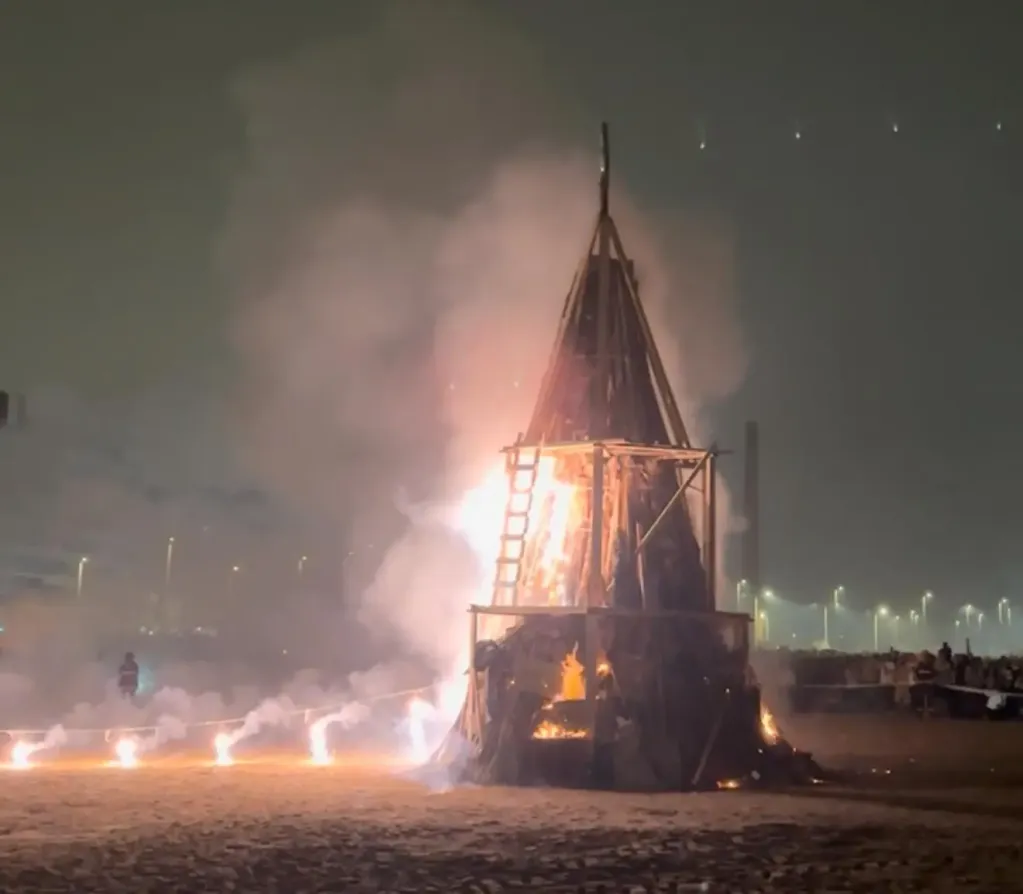 Gijón limita las hogueras de San Xuan a la playa de Poniente y refuerza el dispositivo de limpieza para la noche más mágica del año