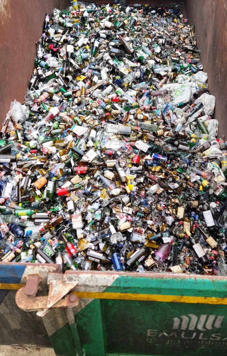 Gijón impulsa una nueva campaña para mejorar el reciclaje de vidrio en la hostelería