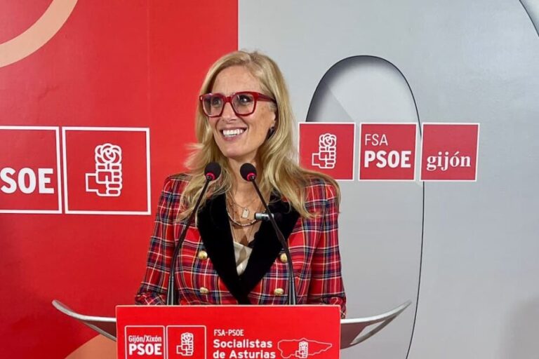 Lara Martínez formaliza su precandidatura a las primarias del PSOE de Gijón