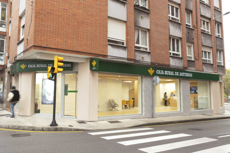 Caja Rural de Asturias inaugura una nueva oficina en el barrio gijonés del Natahoyo