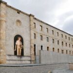 ‘Ventanas al Prado’ lleva 29 obras maestras a la fachada de Tabacalera en Gijón
